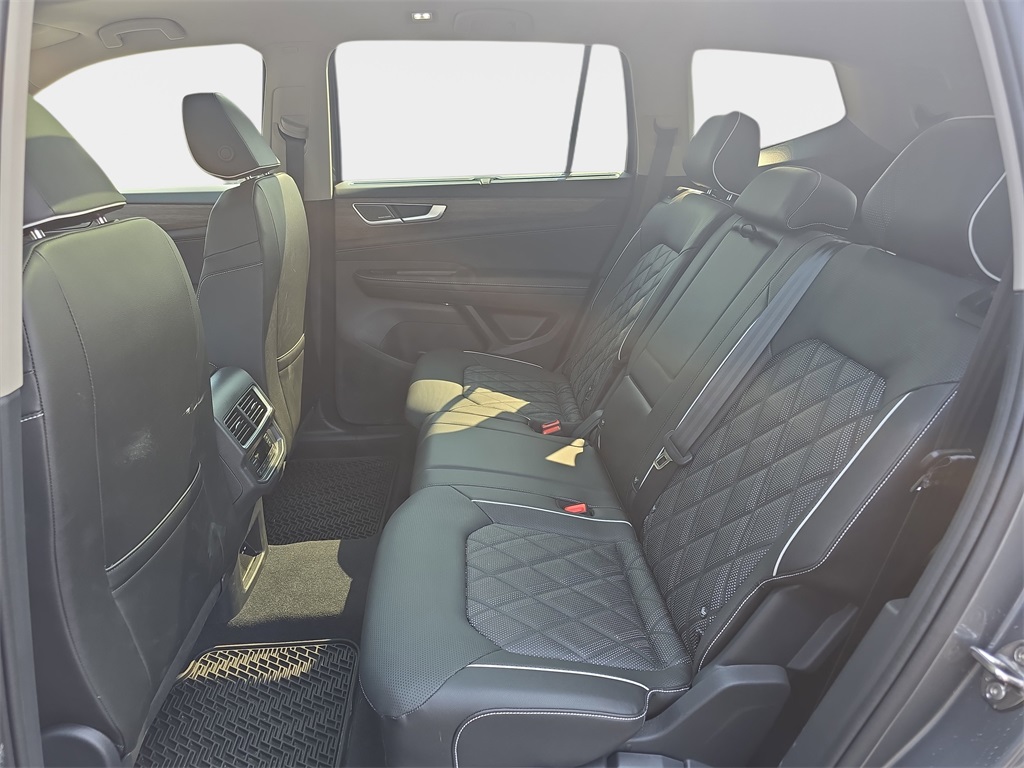 2025 Volkswagen Atlas SEL Premium R-Line photo 12