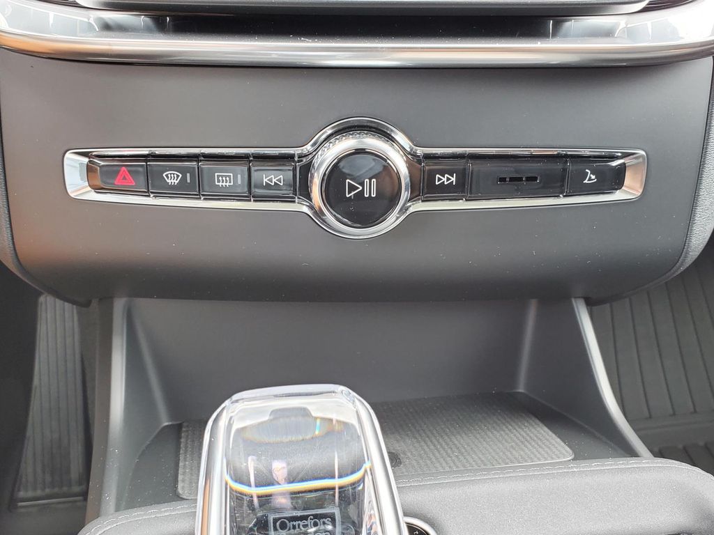 2026 Volvo XC90 AWD Plus photo 11