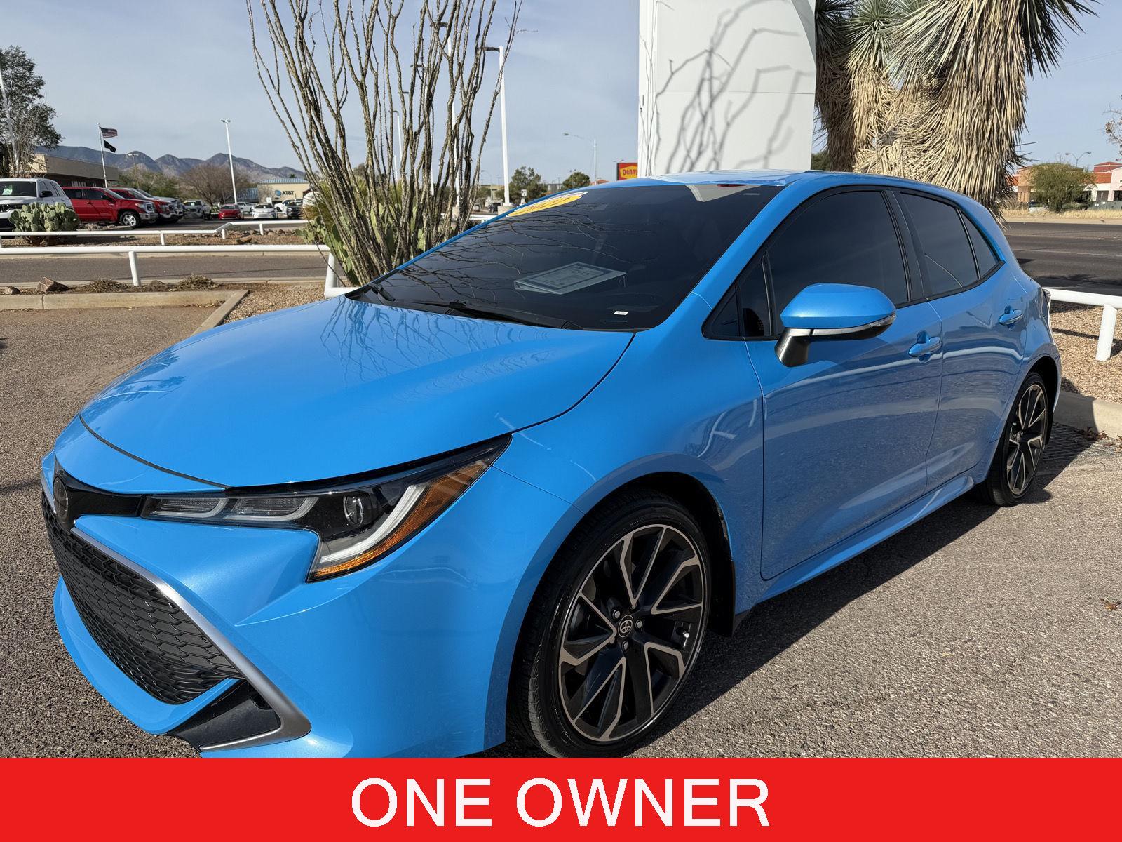 2022 Toyota Corolla Hatchback XSE's photo