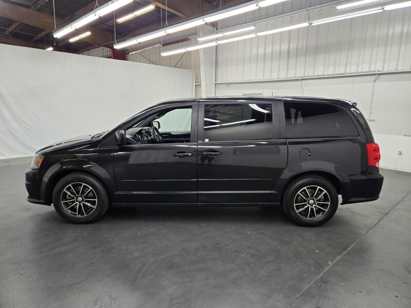 2014 Dodge Grand Caravan SXT photo 2
