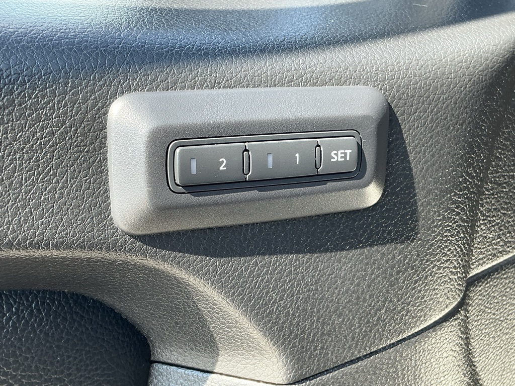 2019 Nissan Titan SL photo 11