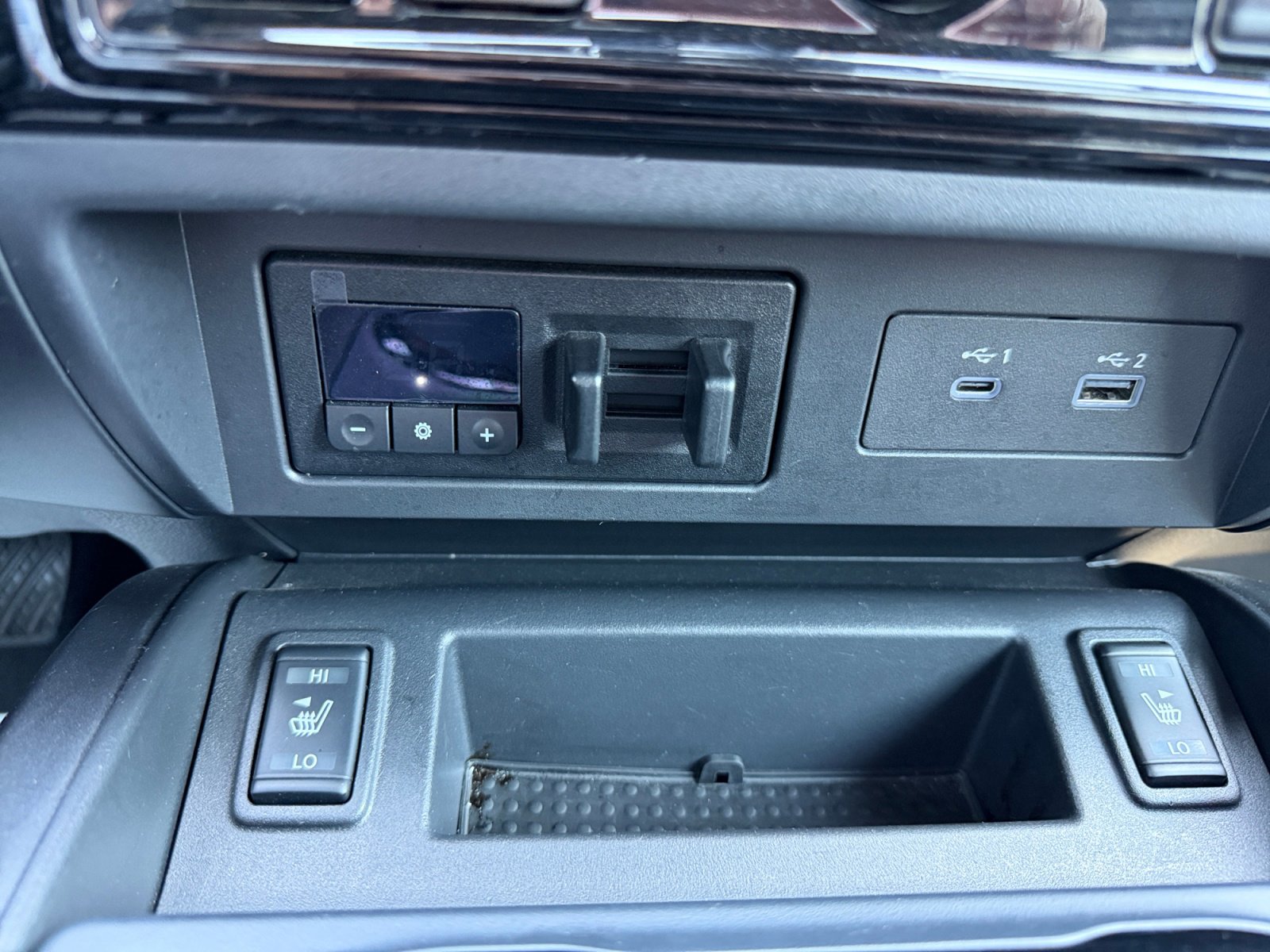 2023 Nissan Titan SV photo 17