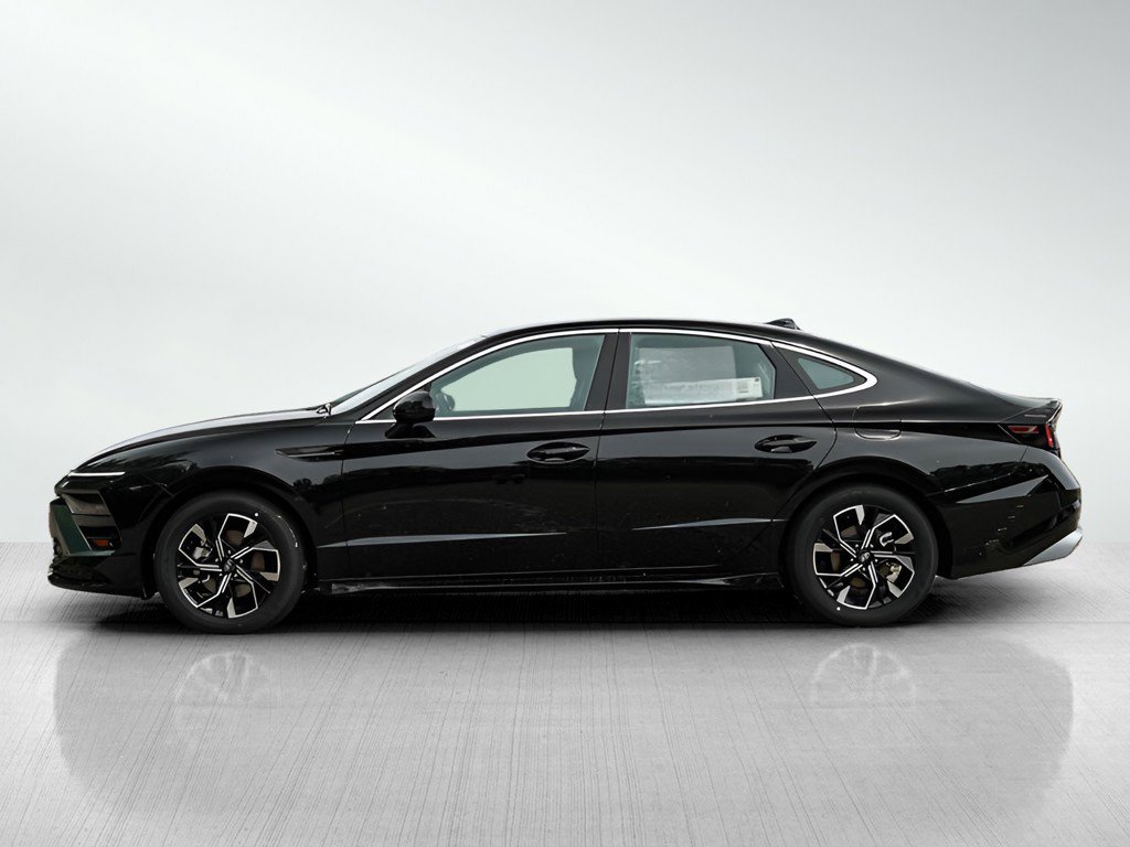 2025 Hyundai Sonata SEL photo 3