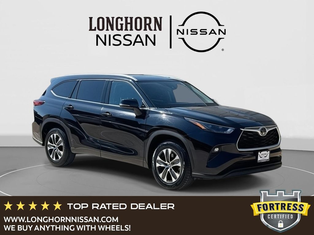 2022 Toyota Highlander XLE's photo