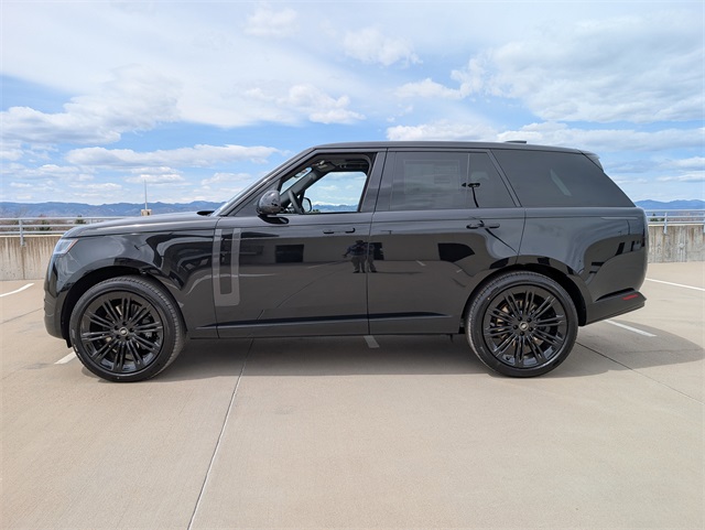 2025 Land Rover Range Rover SE photo 2