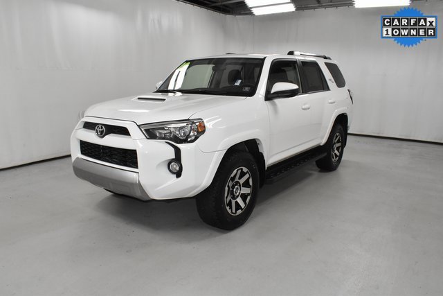 2019 Toyota 4Runner TRD photo 2