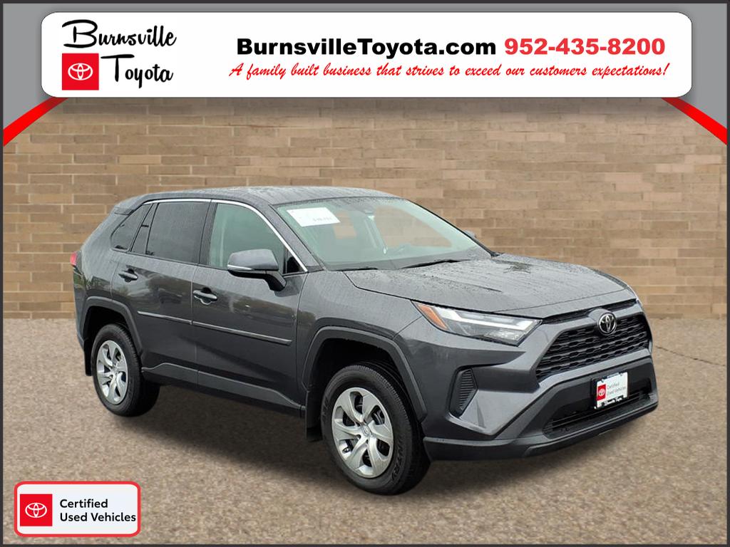 2023 Toyota RAV4 LE's photo