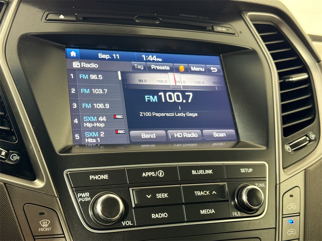 2017 Hyundai Santa Fe SE photo 26