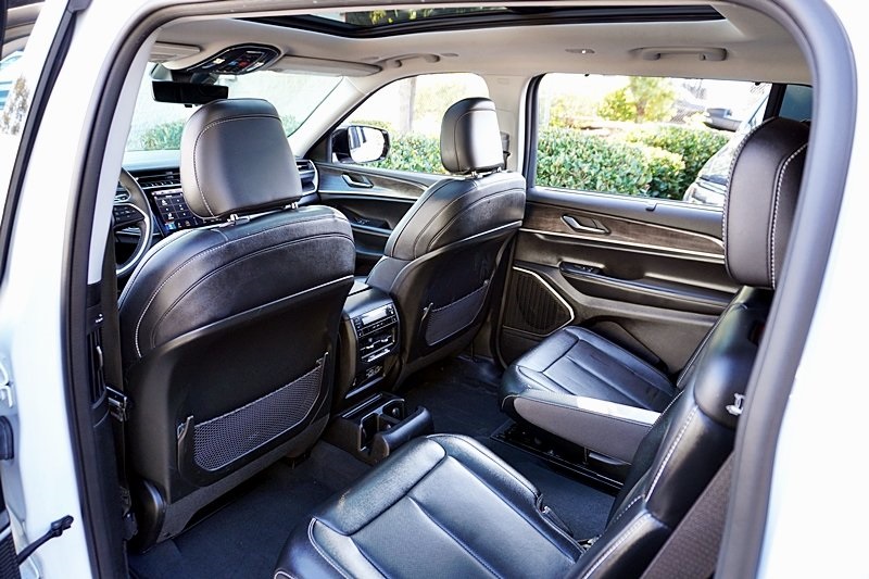 Used 2023 White Jeep Limited image 18