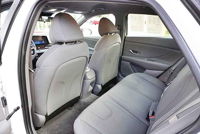 Used 2024 White Hyundai SEL image 15