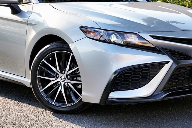 2024 Toyota Camry SE photo 3