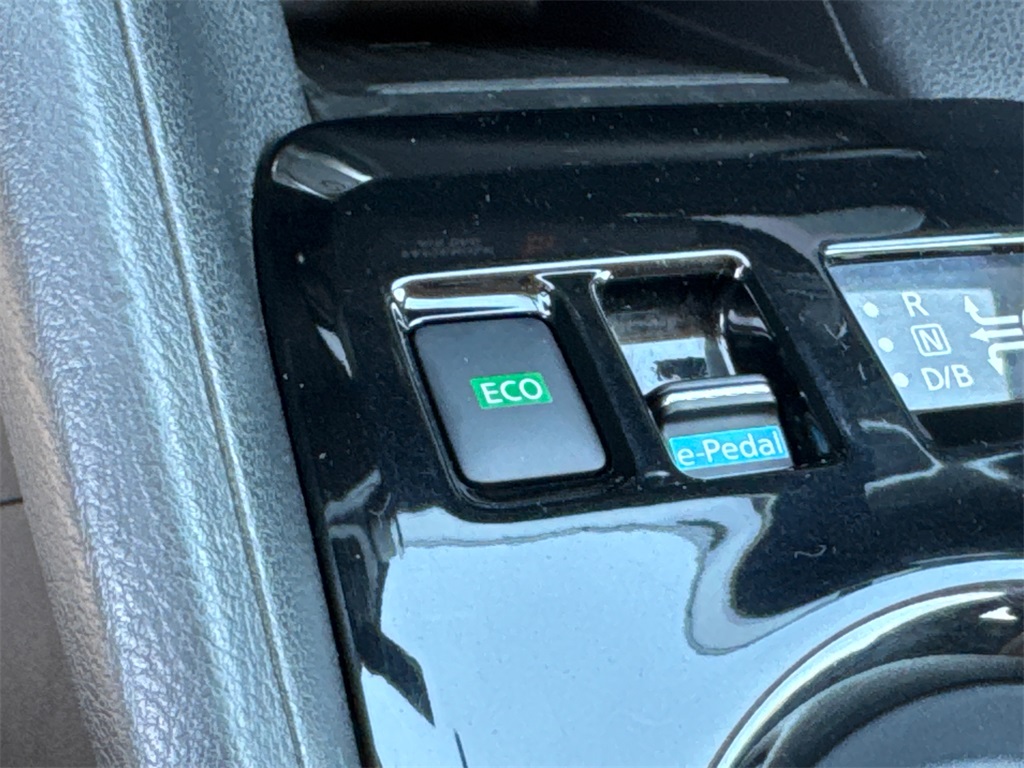 2019 Nissan Leaf SV photo 28