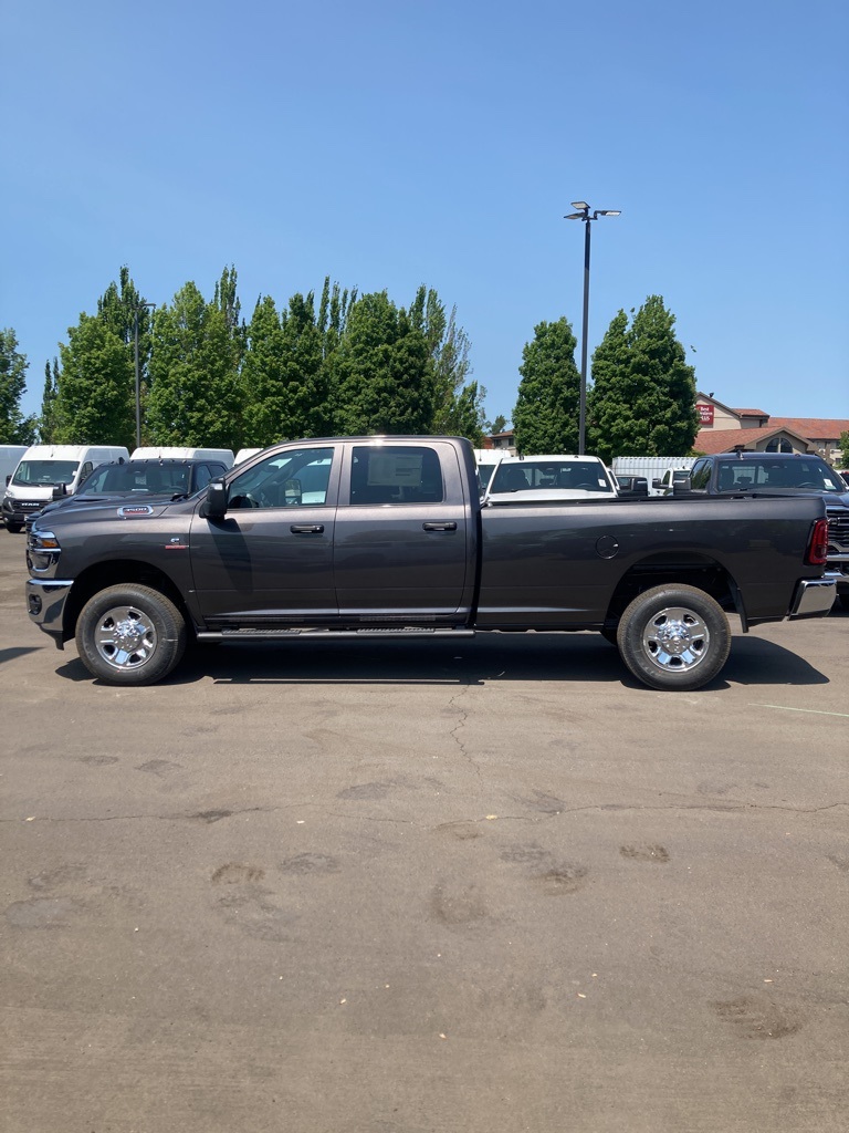 2025 Ram 3500 Tradesman photo 4