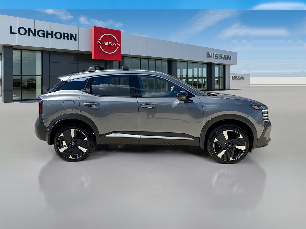 2026 Nissan Kicks SR photo 4