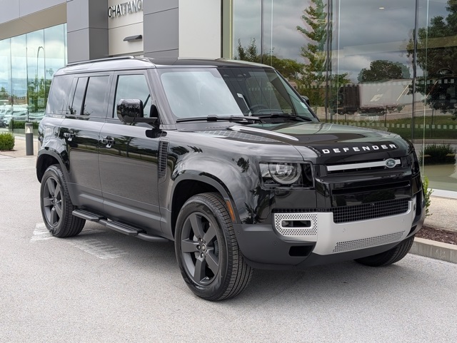 2025 Land Rover Defender 110 S photo 6