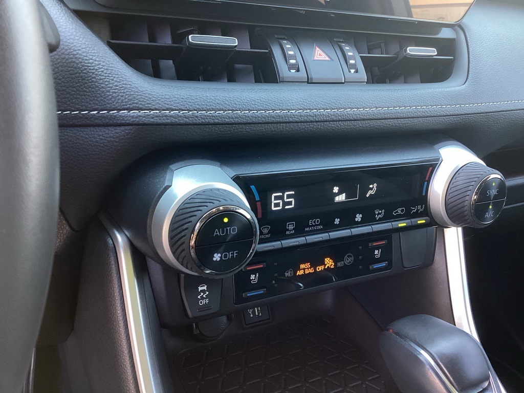 2023 Toyota RAV4 Hybrid Limited photo 9