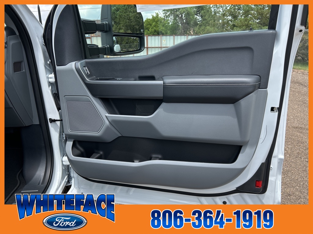 2025 Ford F-350 XLT photo 32