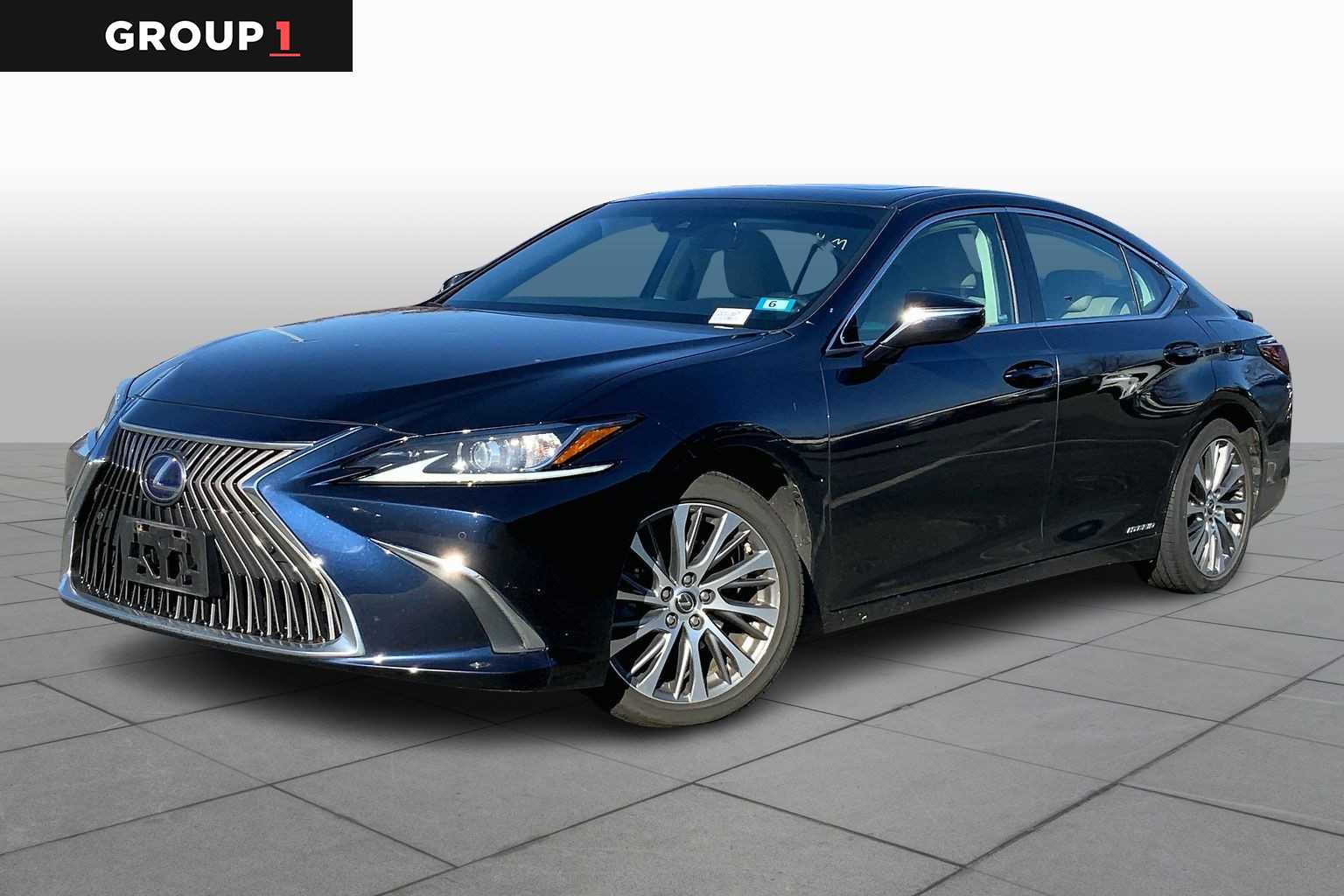 2020 Lexus ES Hybrid 300h's photo