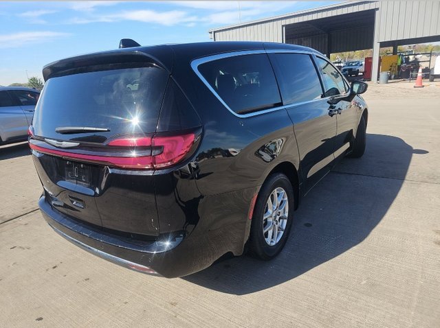 Used 2024 Chrysler Pacifica Touring L with VIN 2C4RC1BG9RR128660 for sale in Fairmont, Minnesota
