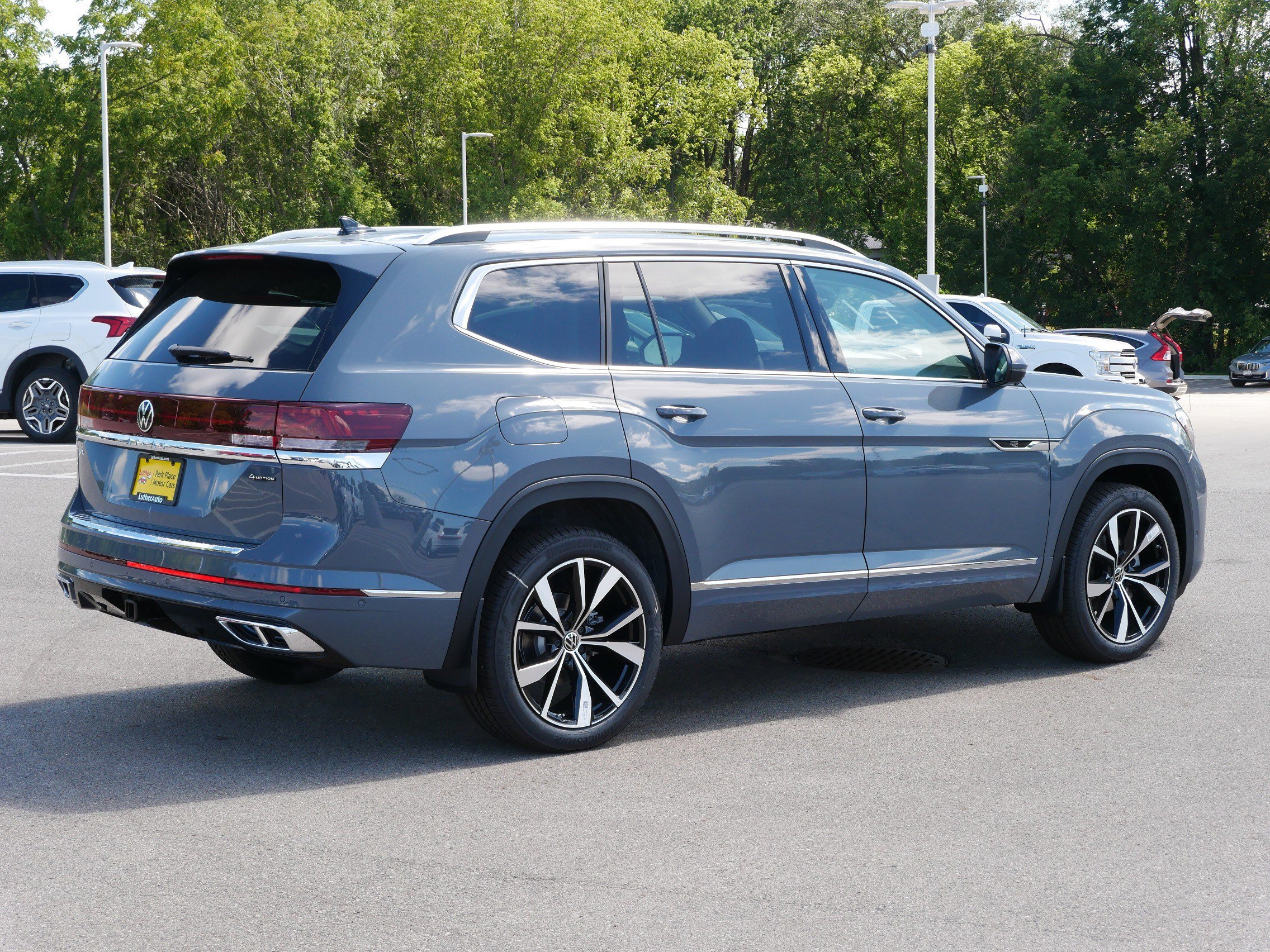 2025 Volkswagen Atlas SEL Premium R-Line photo 2