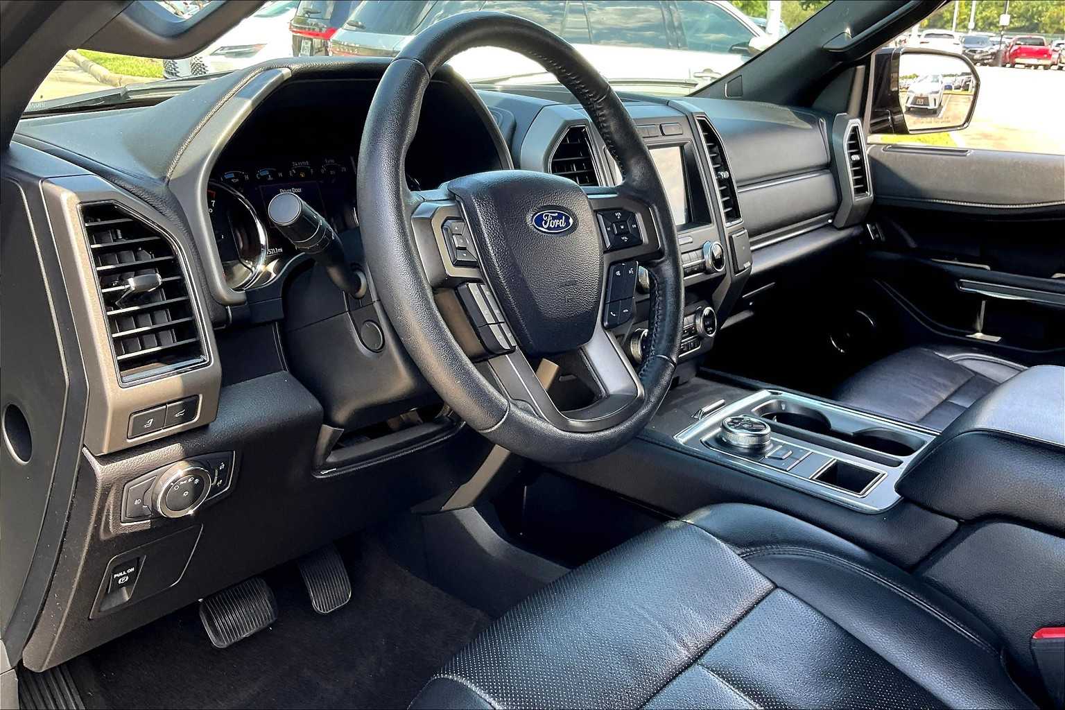2020 Ford Expedition XLT photo 15