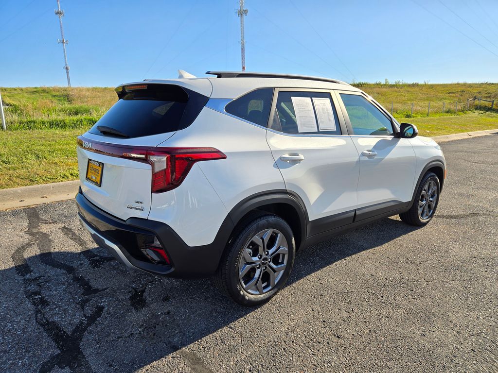 2024 Kia Seltos S photo 2