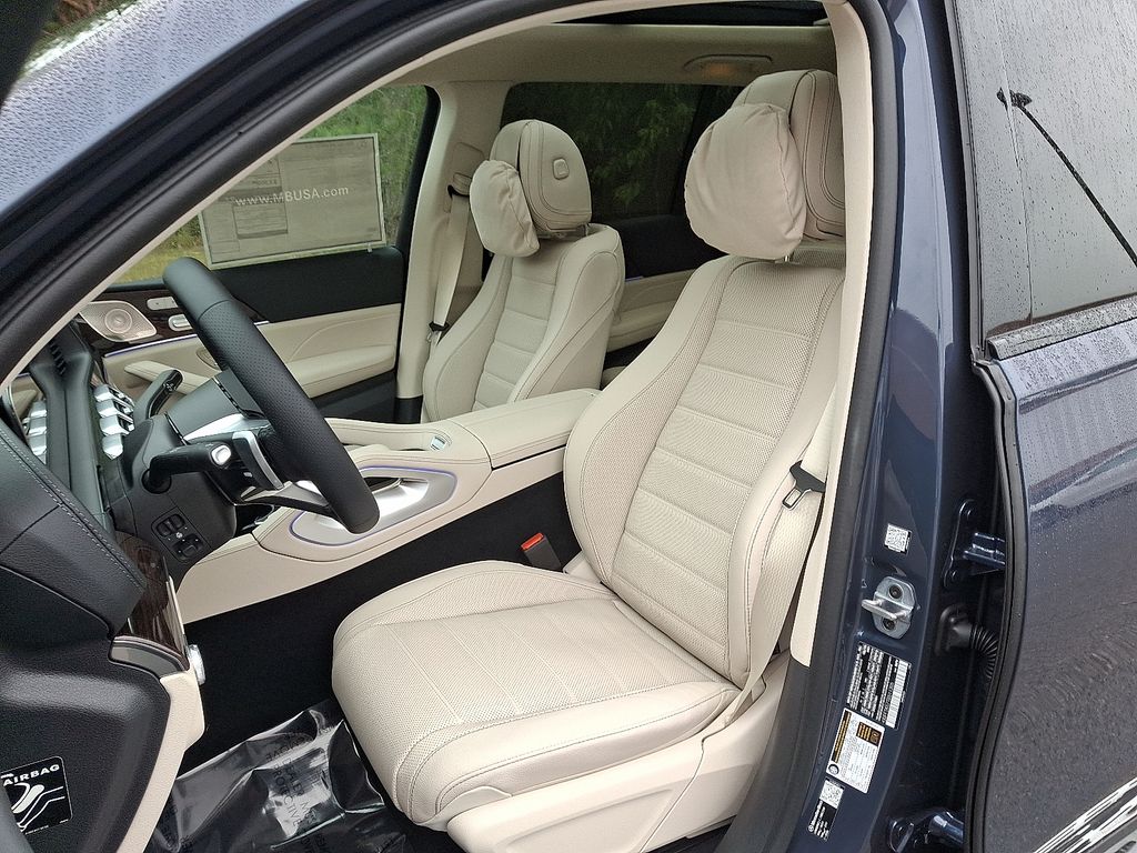 2026 Mercedes Benz GLS 450 4MATIC photo 9