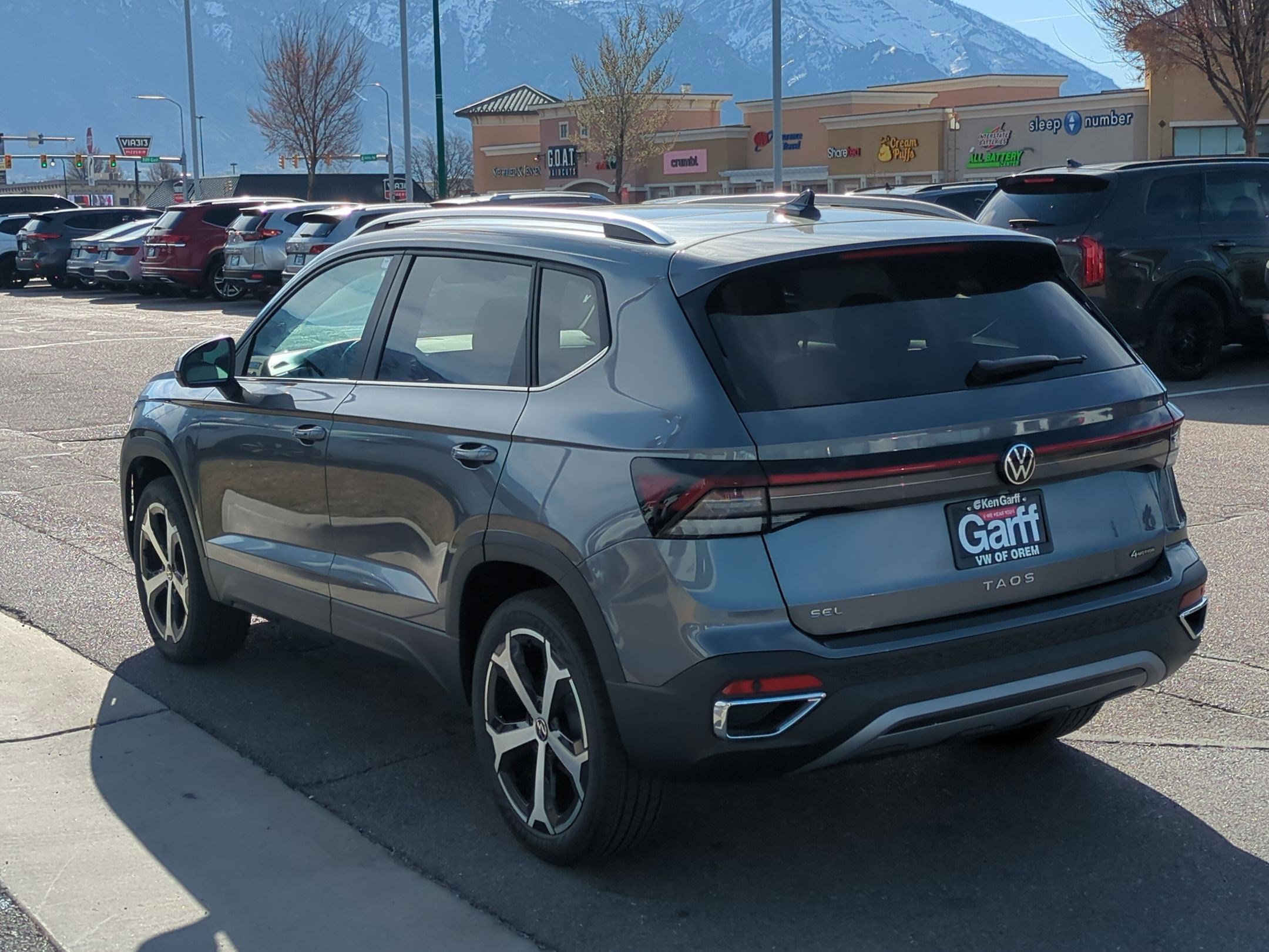 2025 Volkswagen Taos SEL photo 5