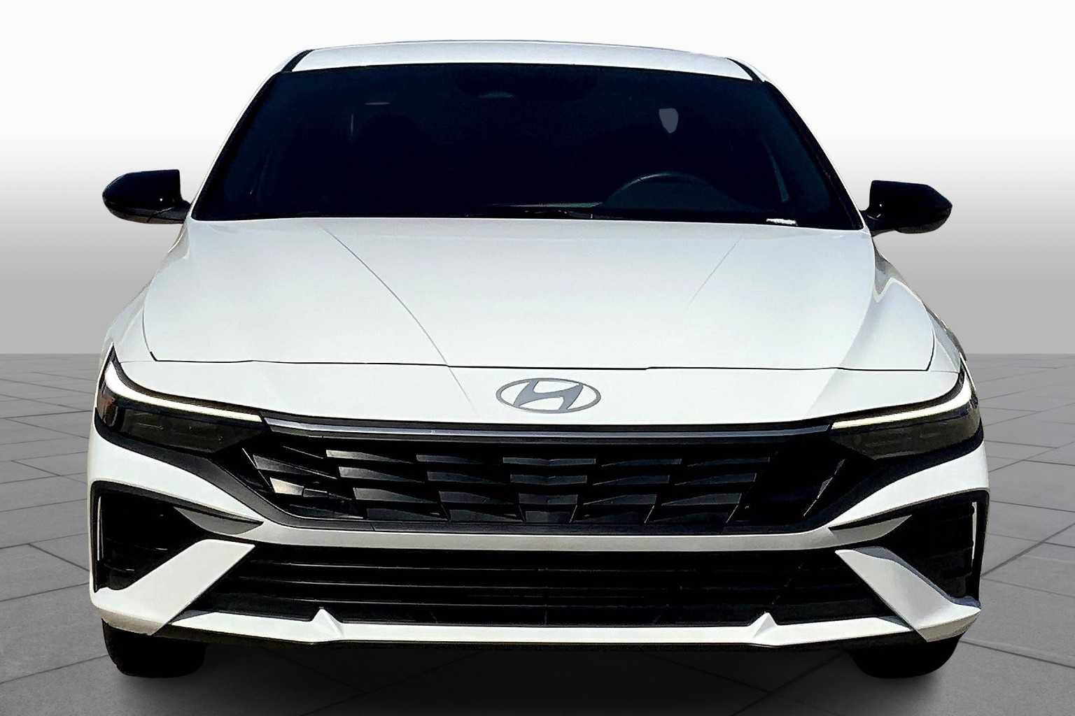 2025 Hyundai Elantra SEL Sport photo 3