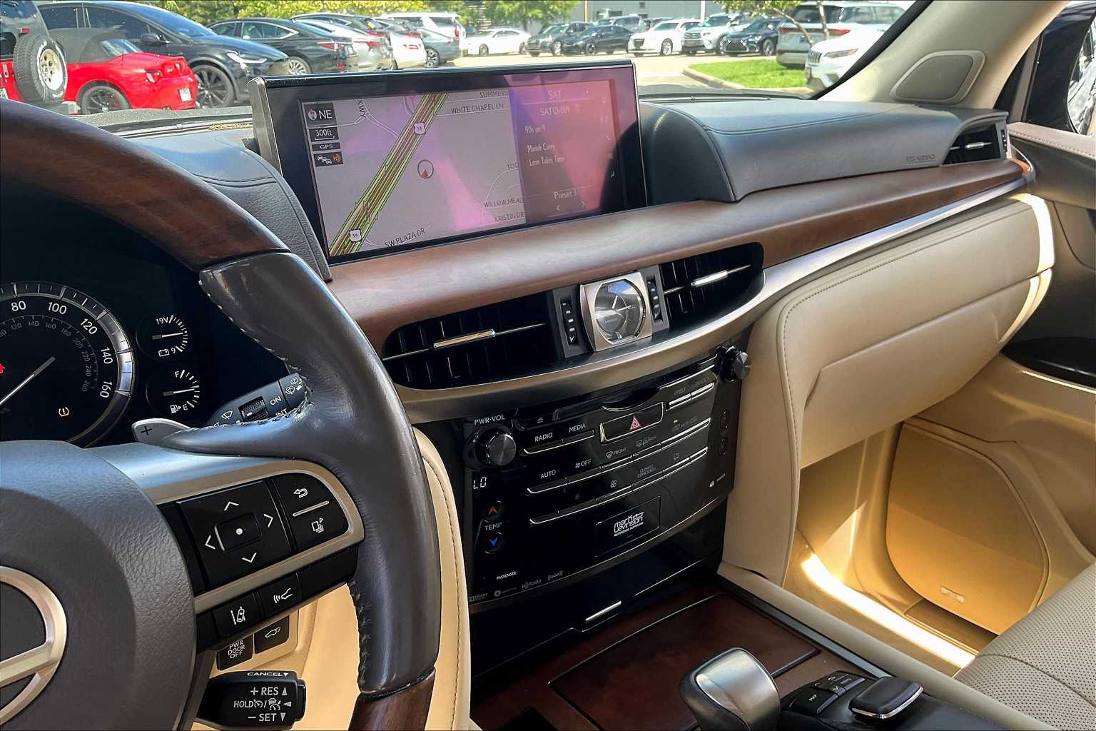 2017 Lexus LX 570 photo 5