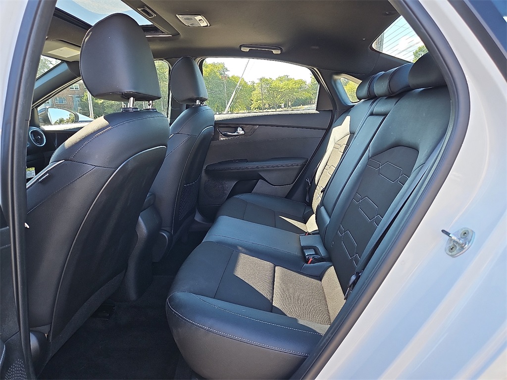 2023 Kia Forte GT-Line photo 10