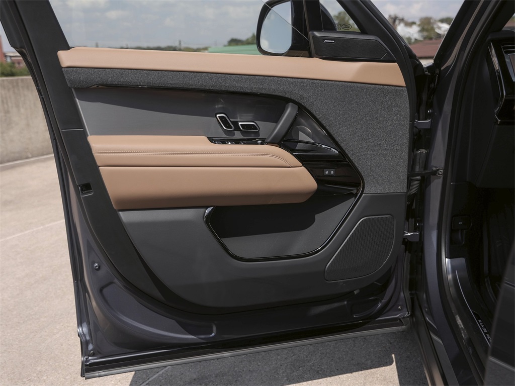 2025 Land Rover Range Rover Sport SE photo 23