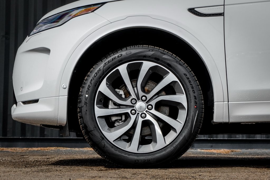 2024 Land Rover Discovery Sport S photo 4