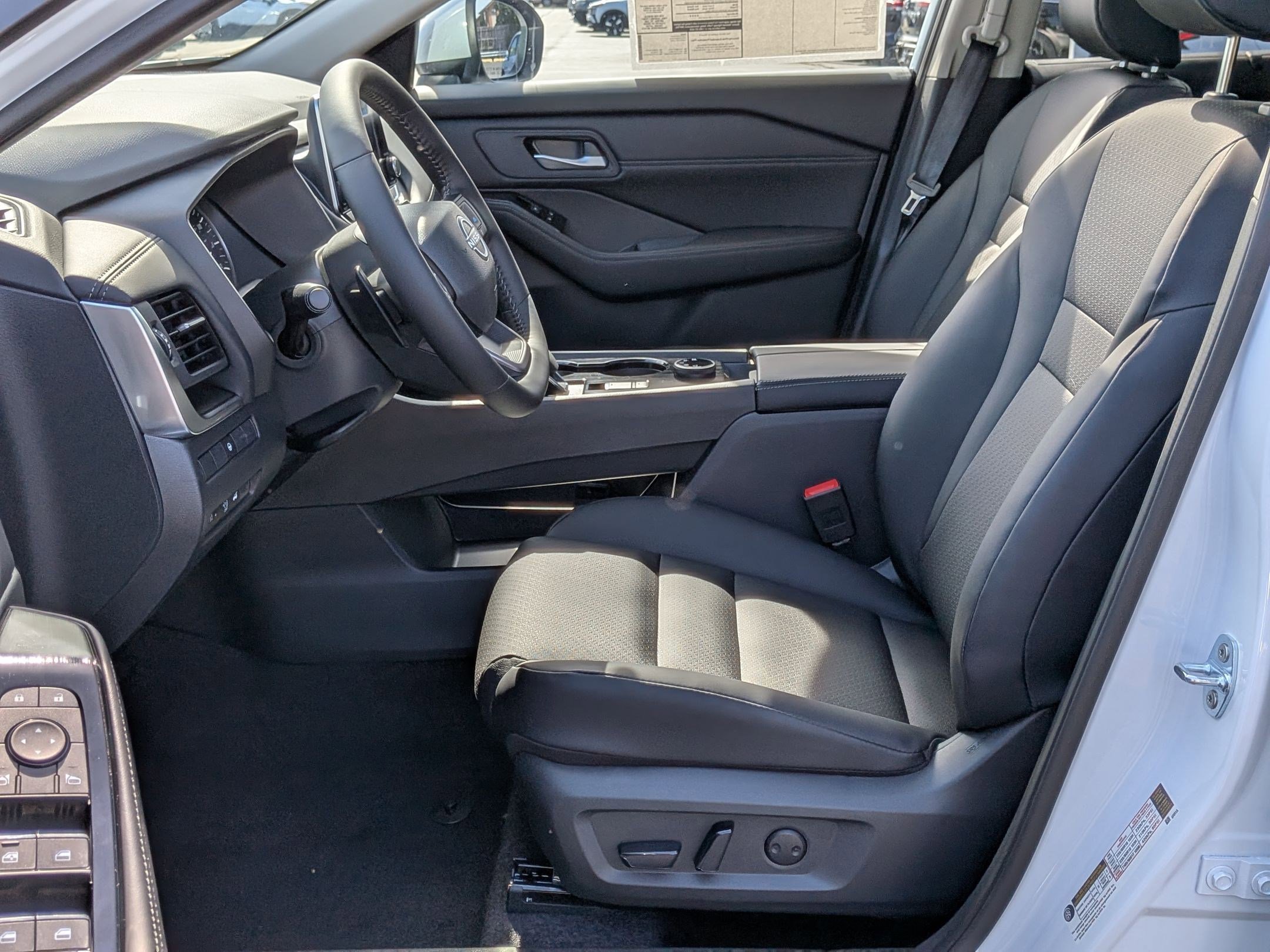 2026 Nissan Rogue SV photo 9