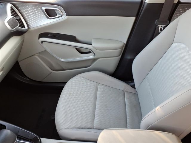 2022 Kia Soul LX photo 25