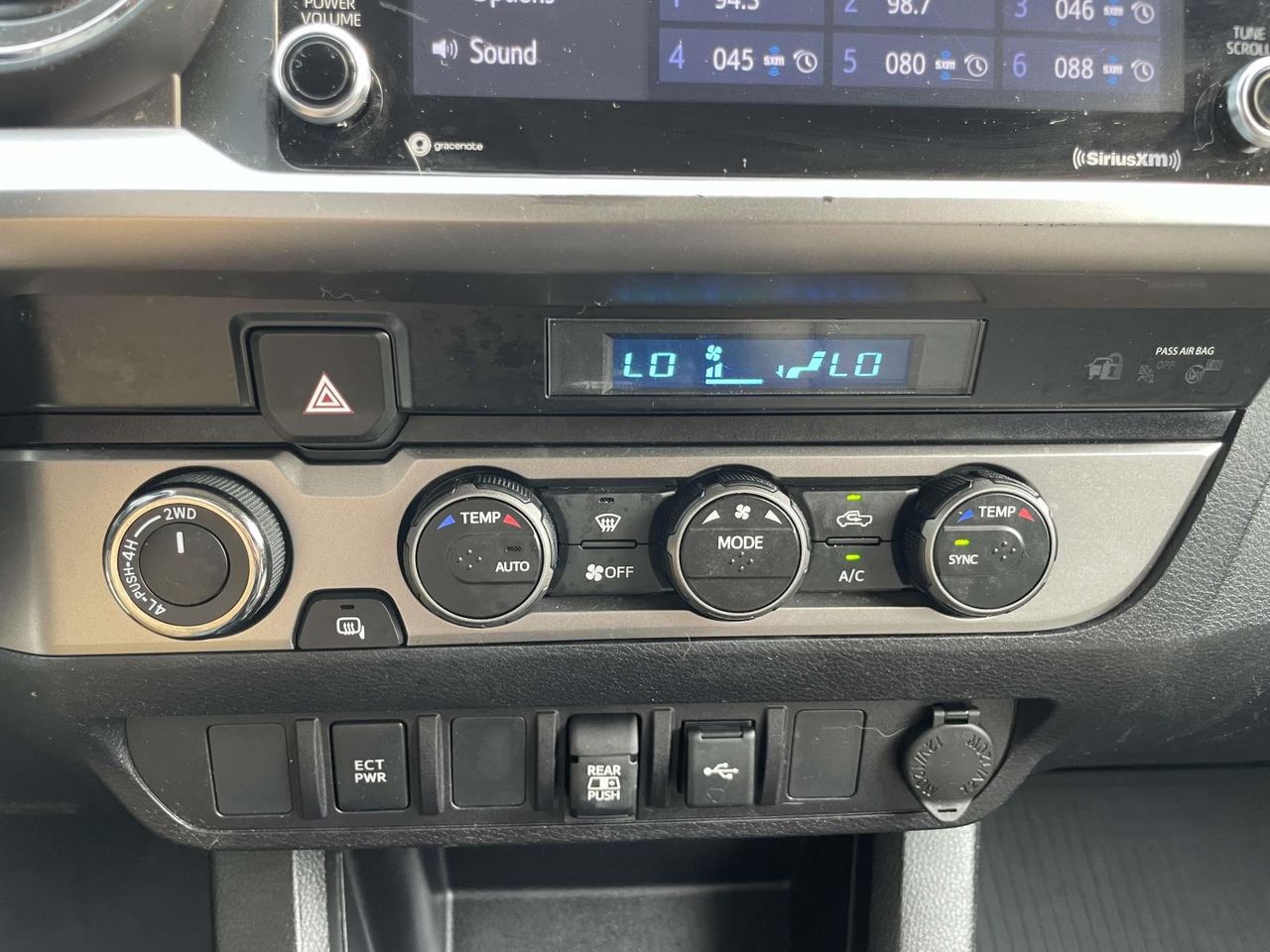2022 Toyota Tacoma SR5 V6 photo 27