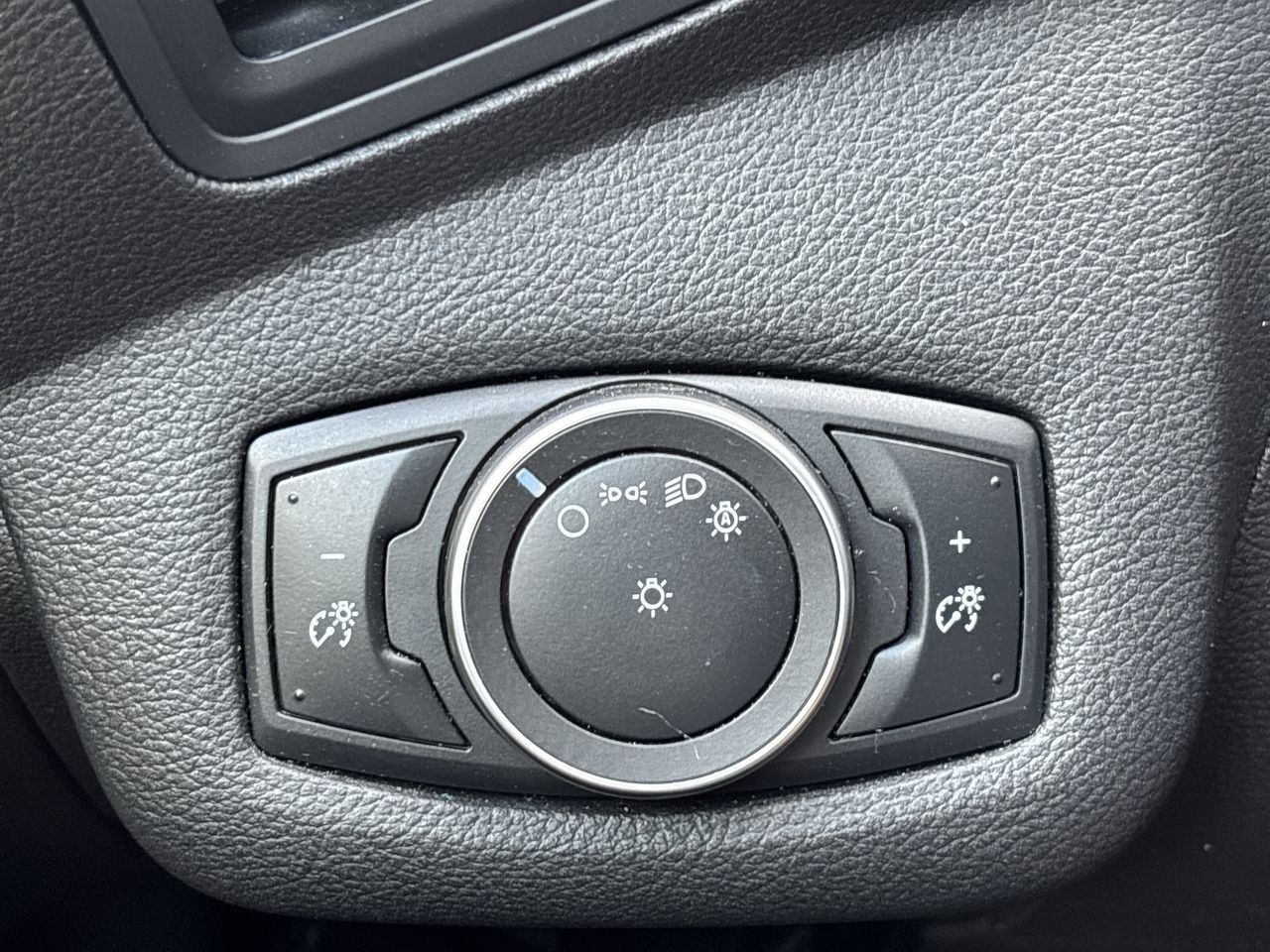 2016 Ford C-Max Hybrid SE photo 23