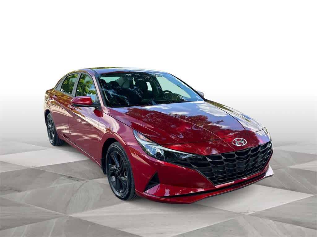 2023 Hyundai Elantra SEL photo 2