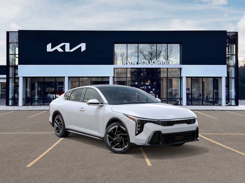 2025 Kia K4 GT-Line photo 3