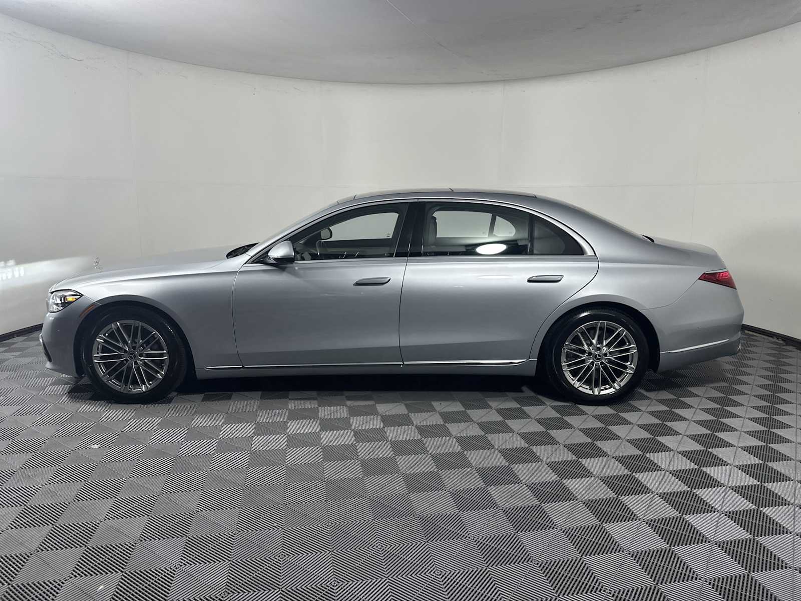 2022 Mercedes Benz S Maybach 580 4MATIC photo 4