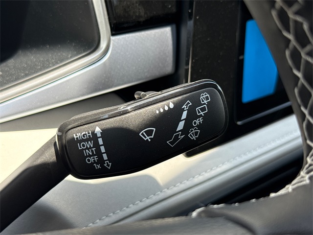 2025 Volkswagen Taos SE photo 35