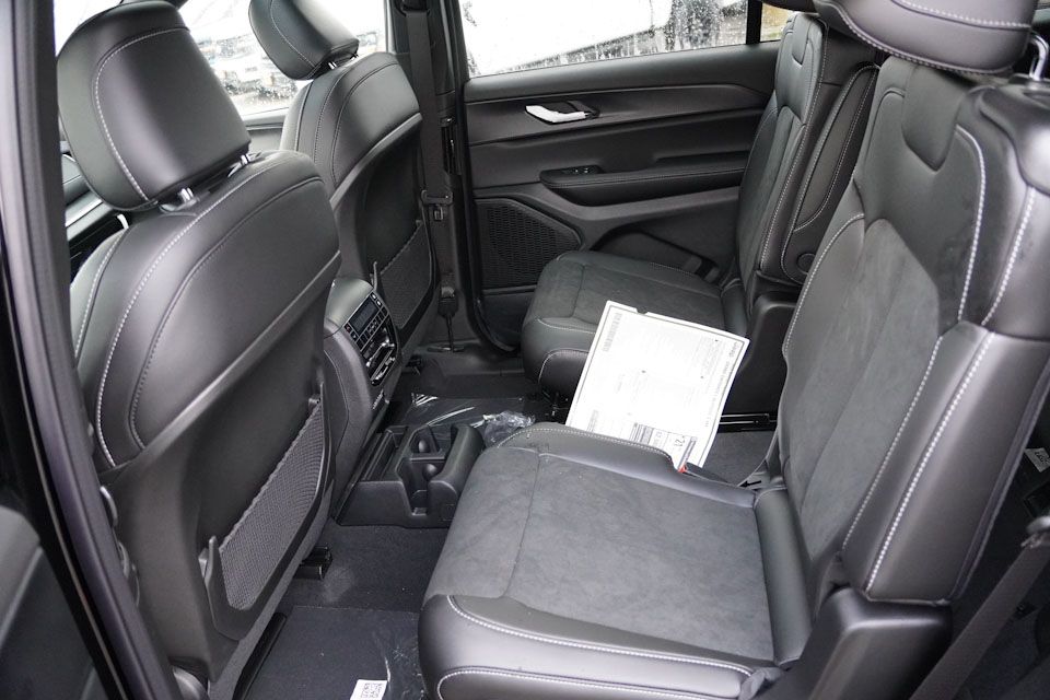 2025 Jeep Grand Cherokee Altitude X photo 3