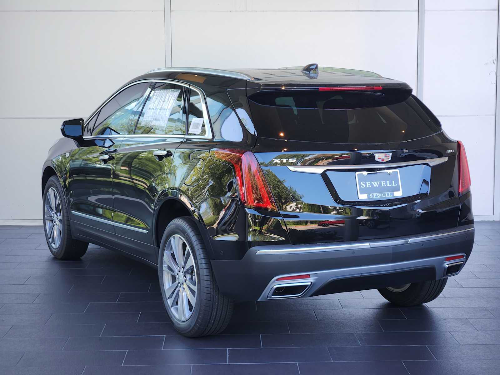 2025 Cadillac XT5 Premium Luxury photo 4