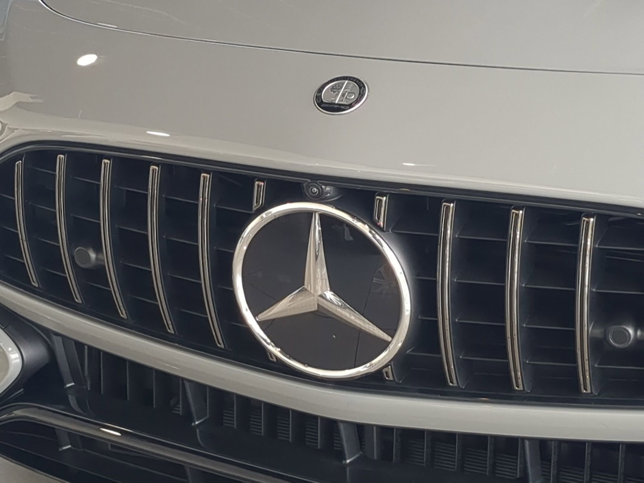 2025 Mercedes Benz SL AMG 63 photo 5