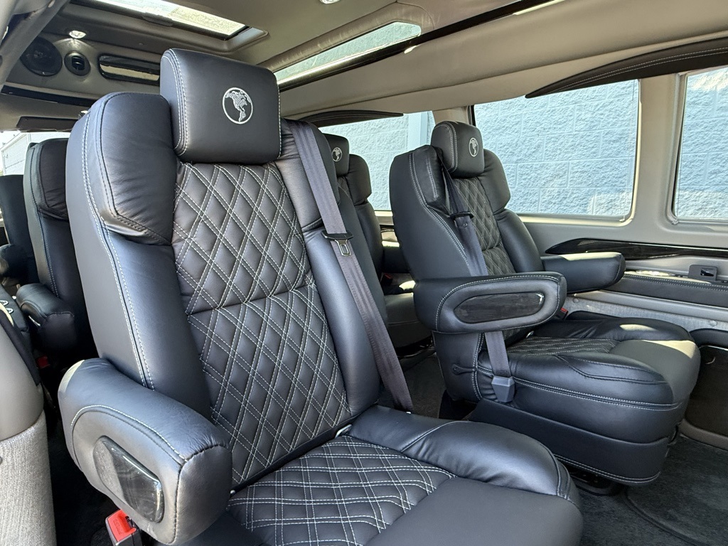 2025 Gmc Savana photo 37