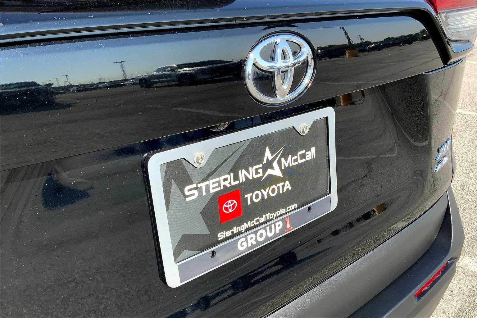 2021 Toyota RAV4 XLE photo 8