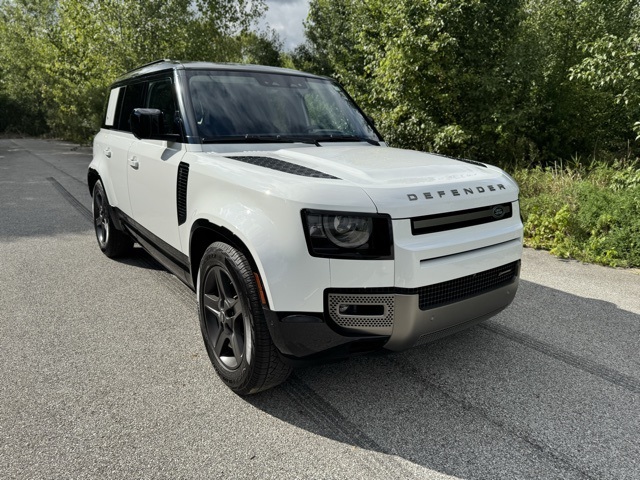 2023 Land Rover Defender 110 X-Dynamic SE photo 4
