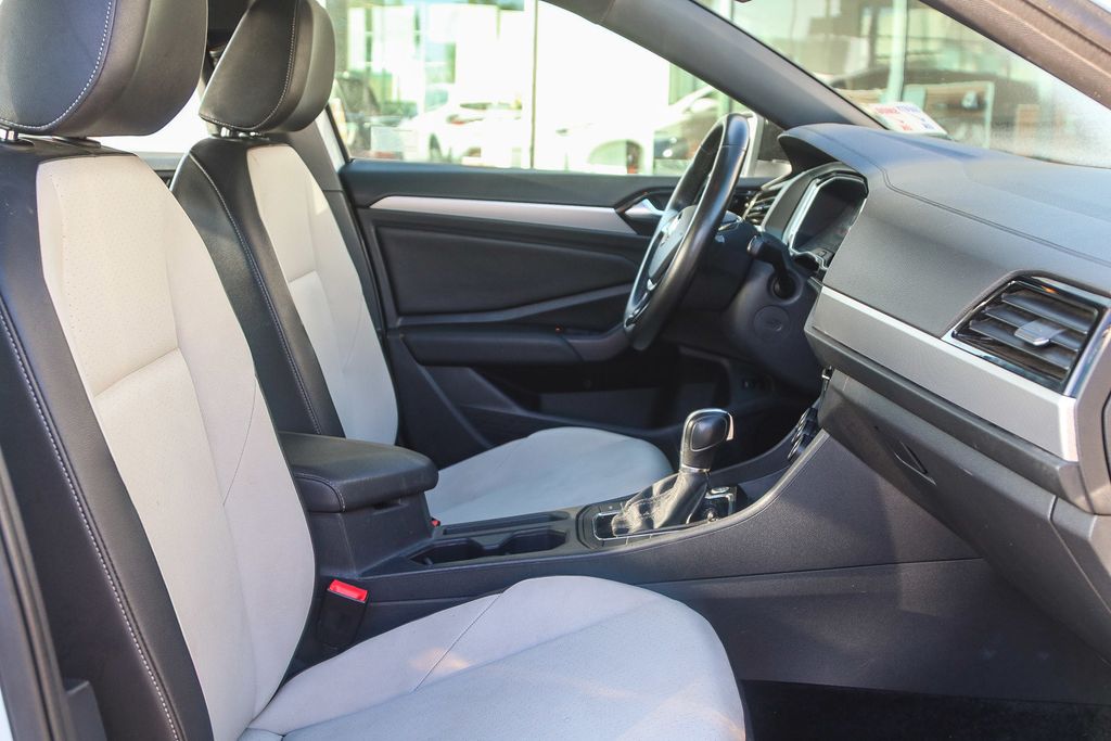 2019 Volkswagen Jetta R-Line photo 16