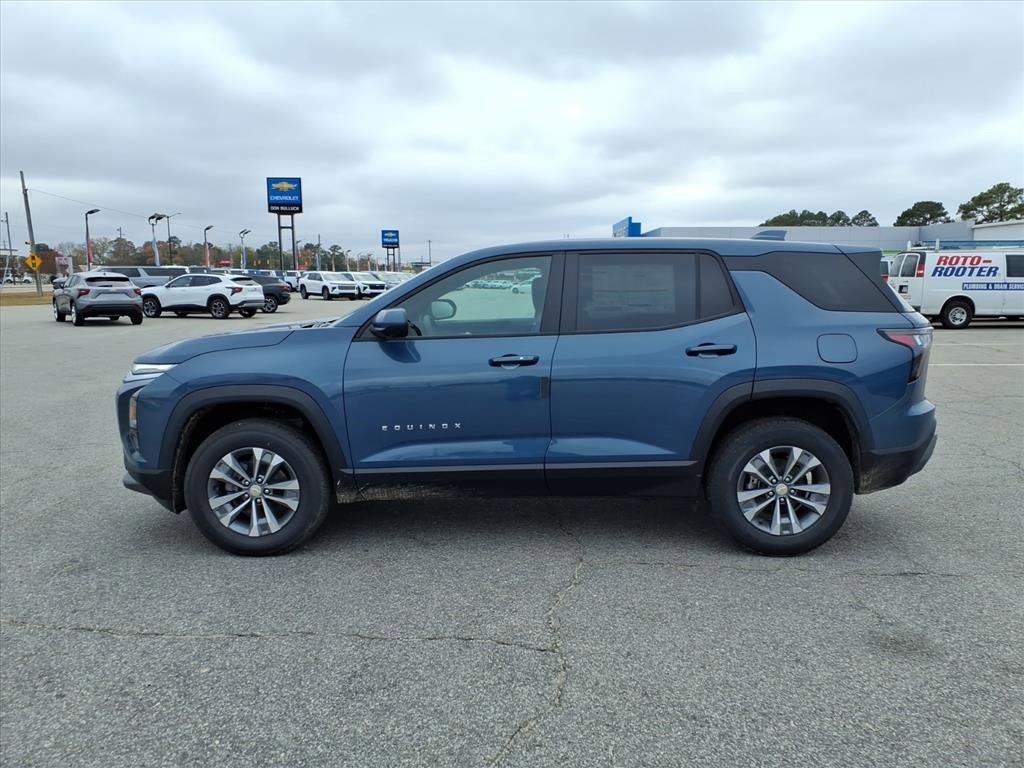 2026 Chevrolet Equinox LT photo 2