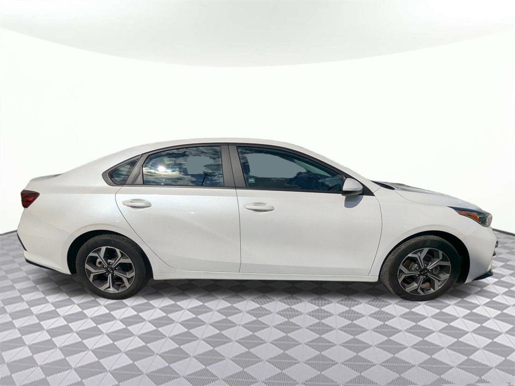 2021 Kia Forte FE LXS photo 2